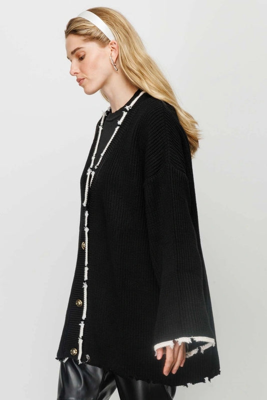 Modest fashion zwarte vest – grofgebreid, lang model met zakken