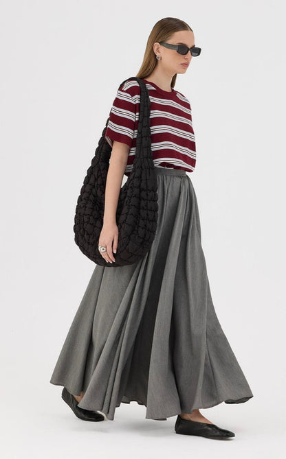 Aqsa Maxi-Rok grijs, zijaanzicht, soepele viscosemix stof die mooi valt langs het lichaam