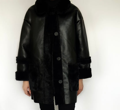 Faux leren oversized jas met bont van ByLiya, stijlvolle en warme winterjas voor een luxe uitstraling.