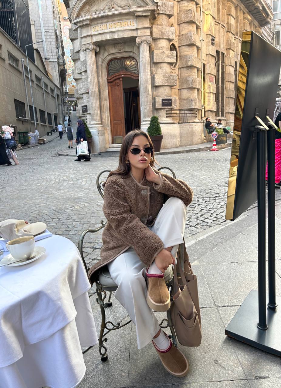 Zachte teddy coat voor dames – duffelmodel met houtje-touwtje sluiting
