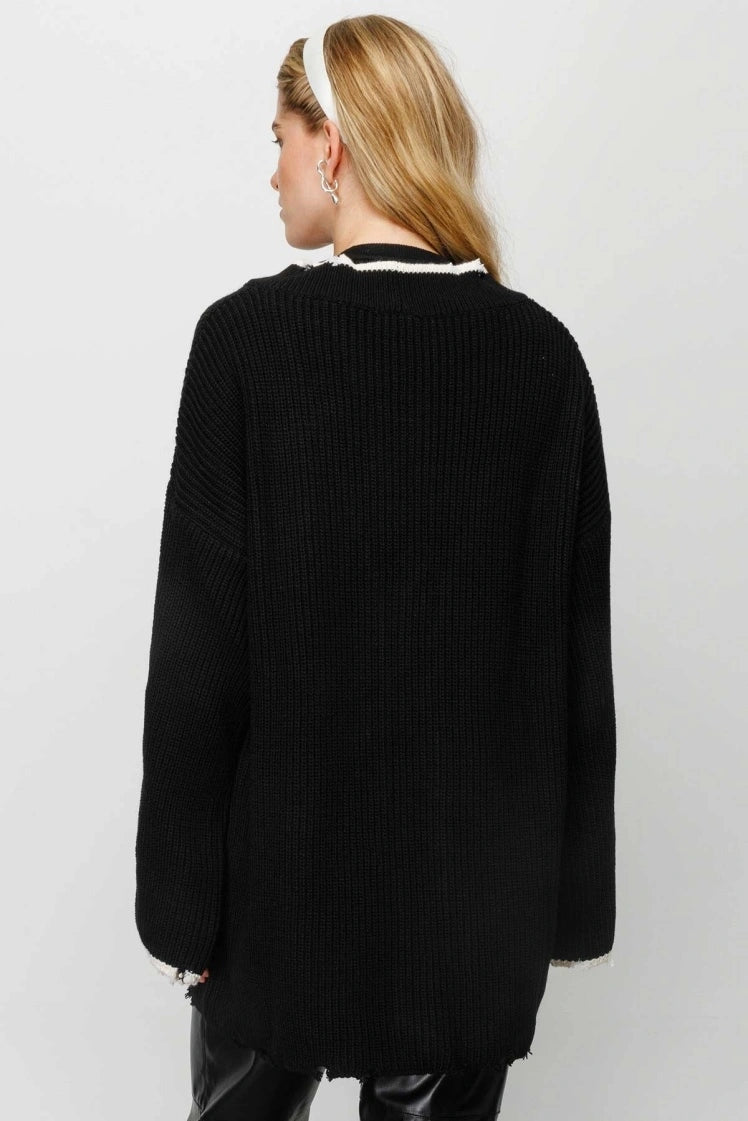 Modest fashion zwarte vest – grofgebreid, lang model met zakken
