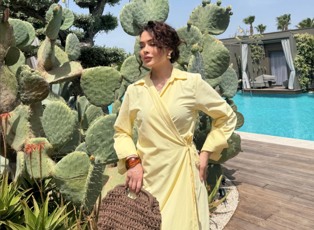Overslagjurk van poplin katoen in butter yellow – luchtige zomerjurk met strikdetail
