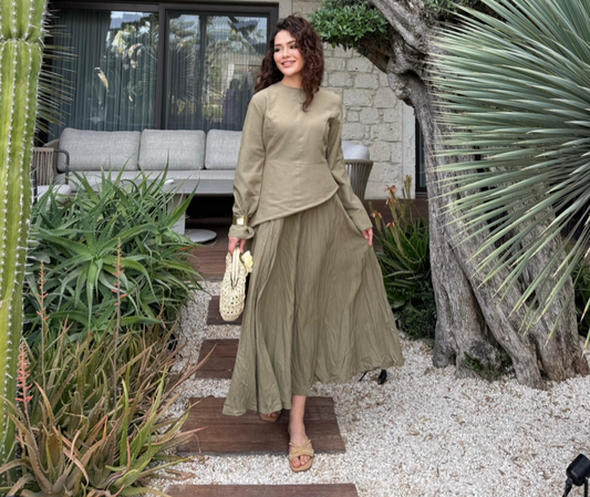 YASMIN 2-delige set in linnen  kaki met top en rok – stijlvolle modest set